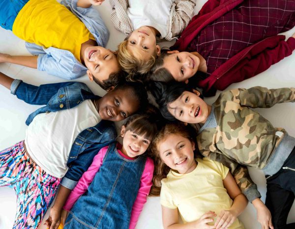 Filhos Multiculturais - freepik Filhos Multiculturais - freepik