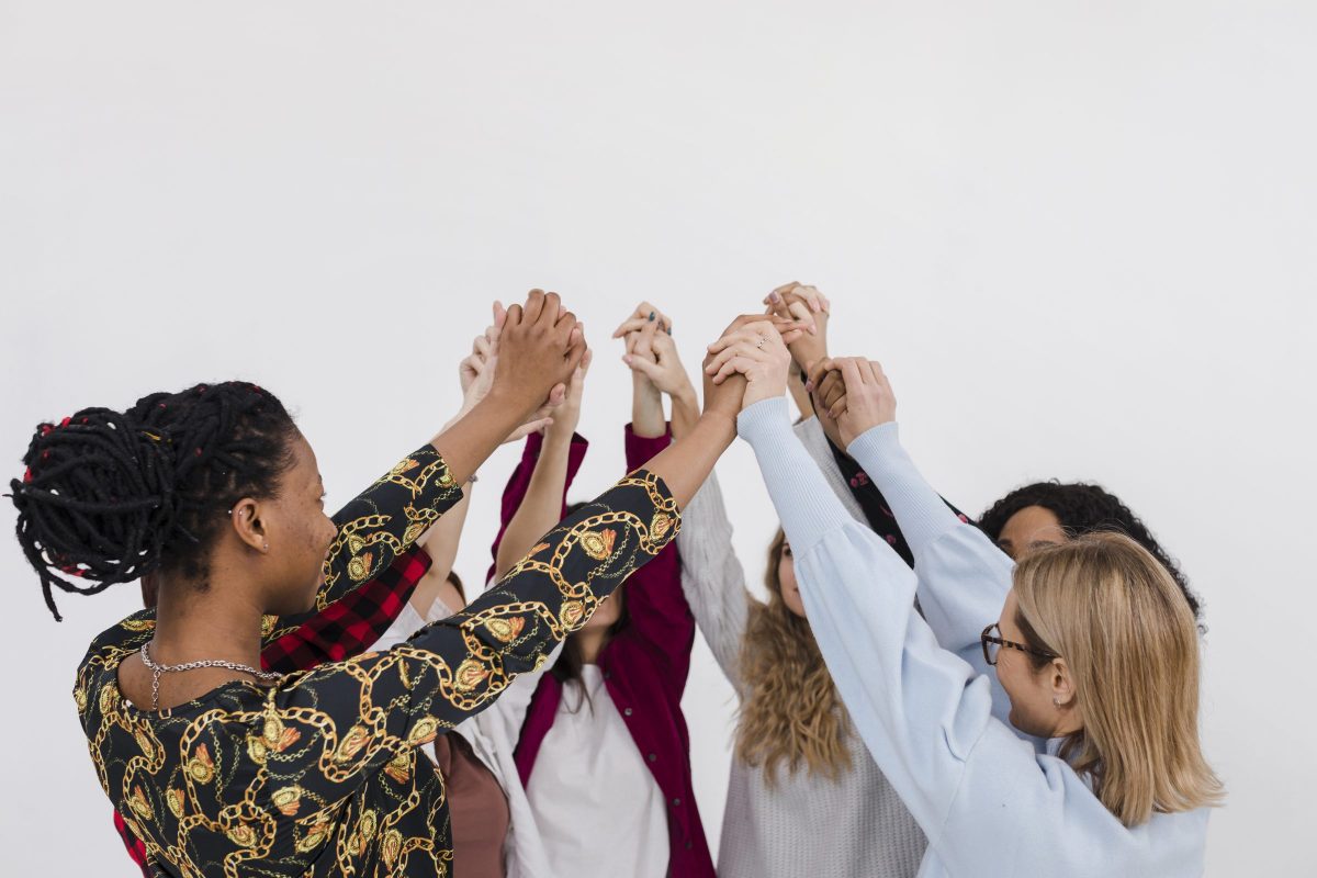 Servindo Mundo Afora 3 mulheres unidas amigas mundo afora
