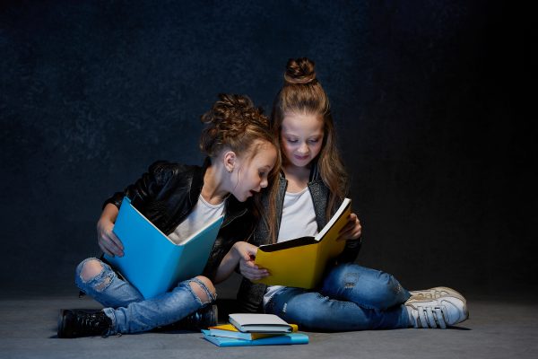 two kids reading the books